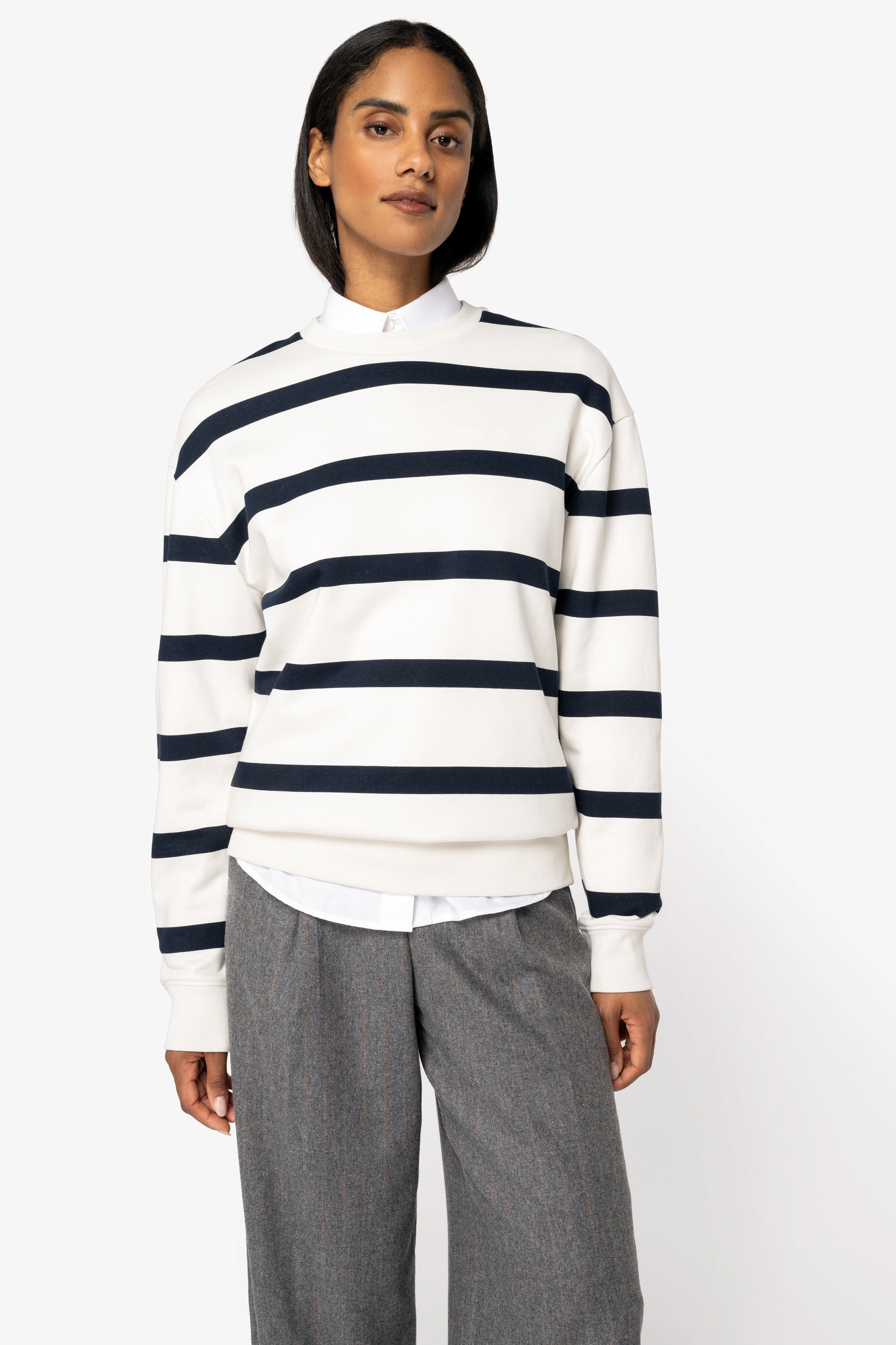 Ecologische gestreepte uniseks sweater met ronde hals en afhangende schouders