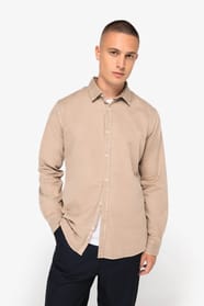 Chemise beige portée par un homme