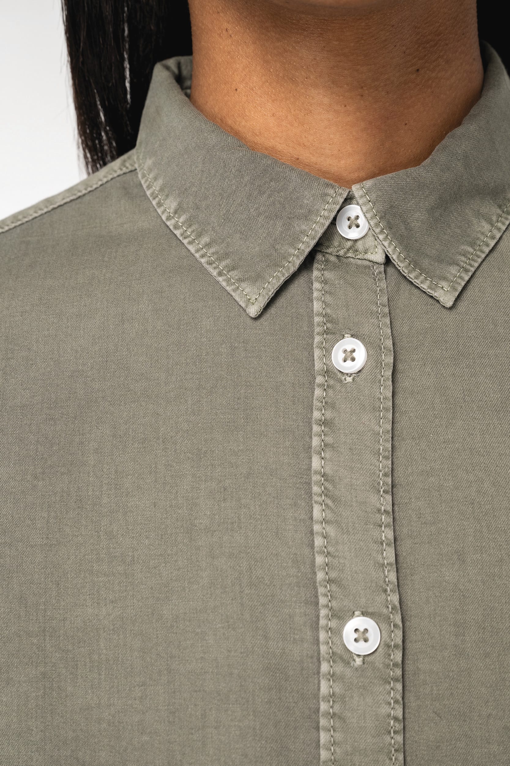 Chemise écoresponsable délavée femme - Image 9
