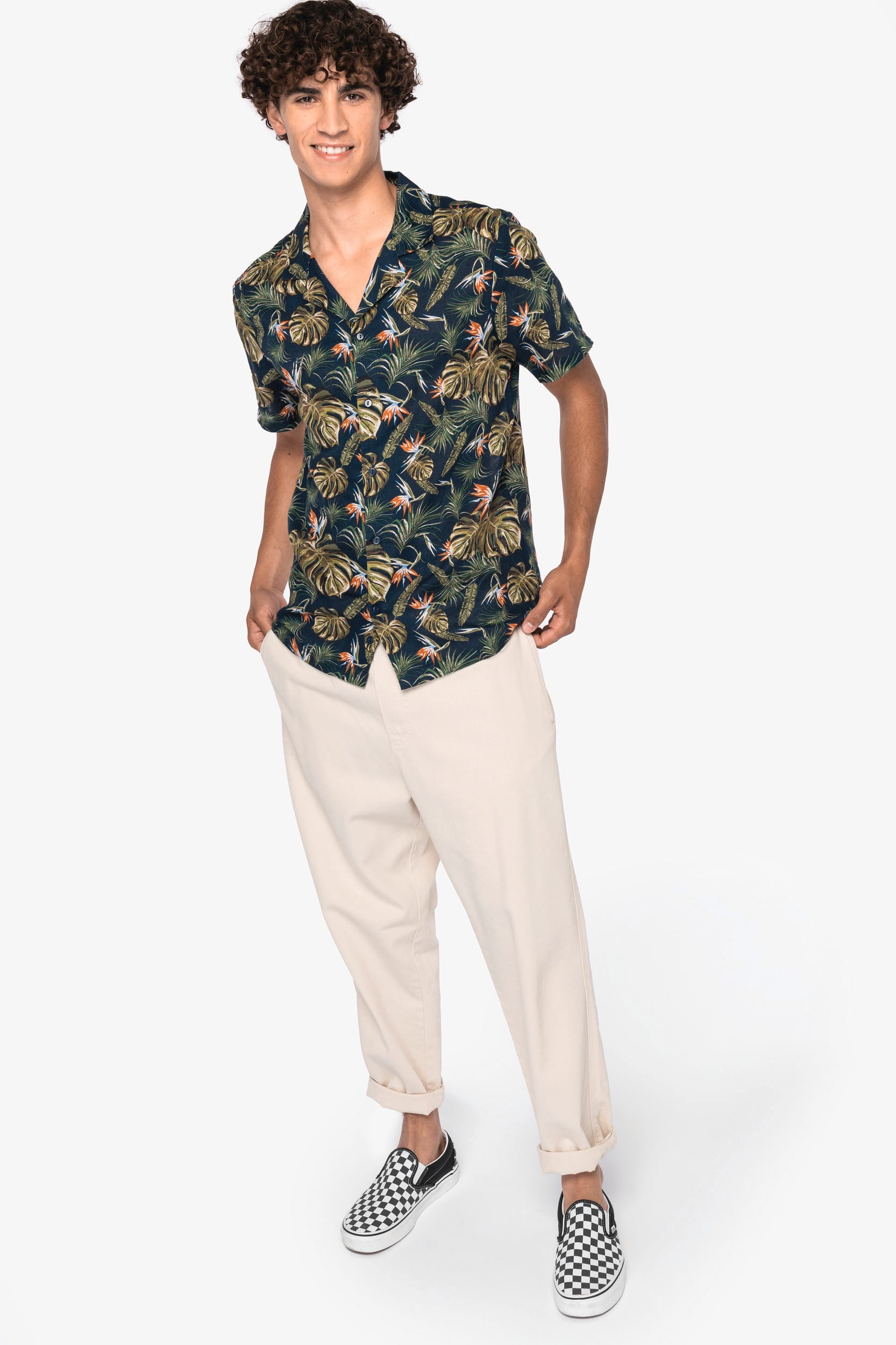 Camisa com padrão havaiano de homem