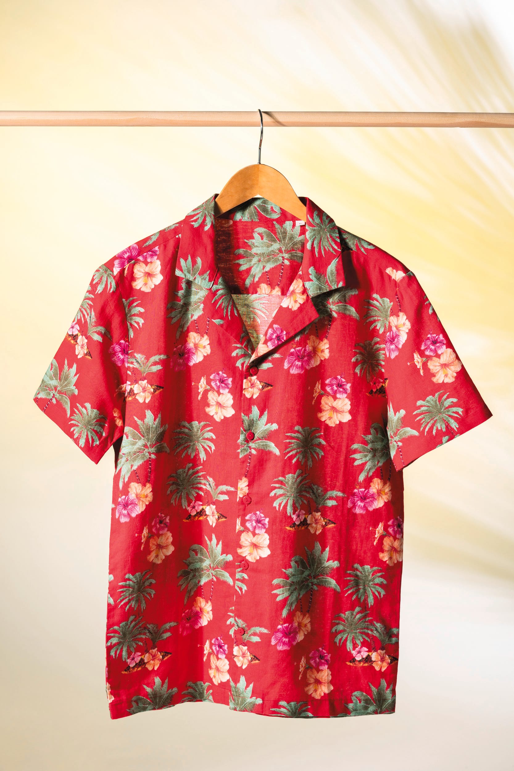 Camisa com padrão havaiano de homem