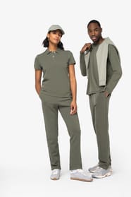 Pantalons de jogging loose portés par un homme et une femme