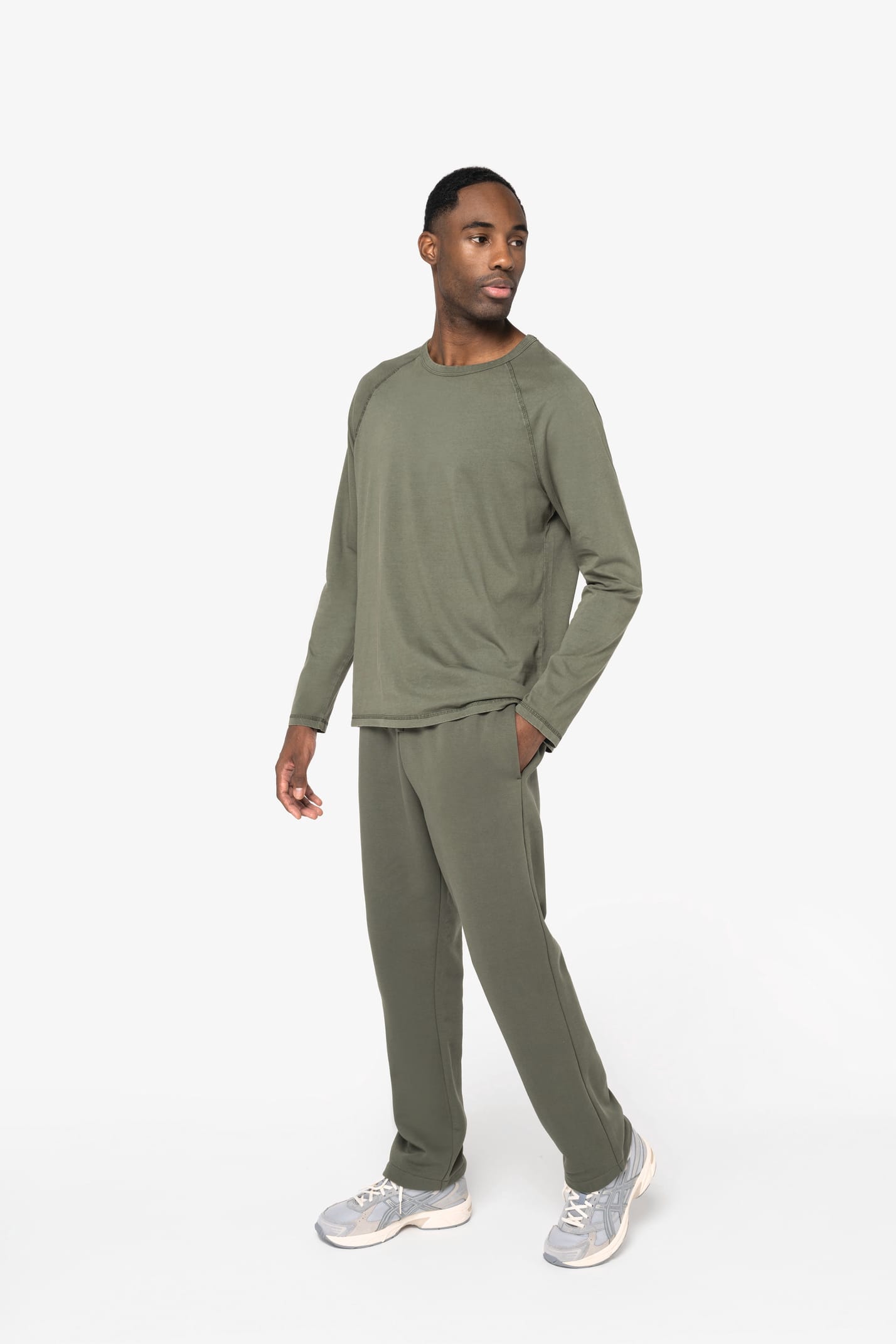 Pantalon de jogging porté par un homme