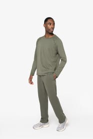 Pantalon de jogging porté par un homme