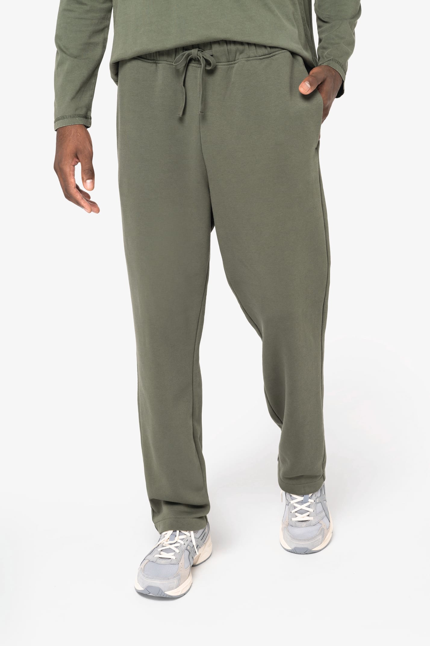 Pantalon de jogging porté par un homme