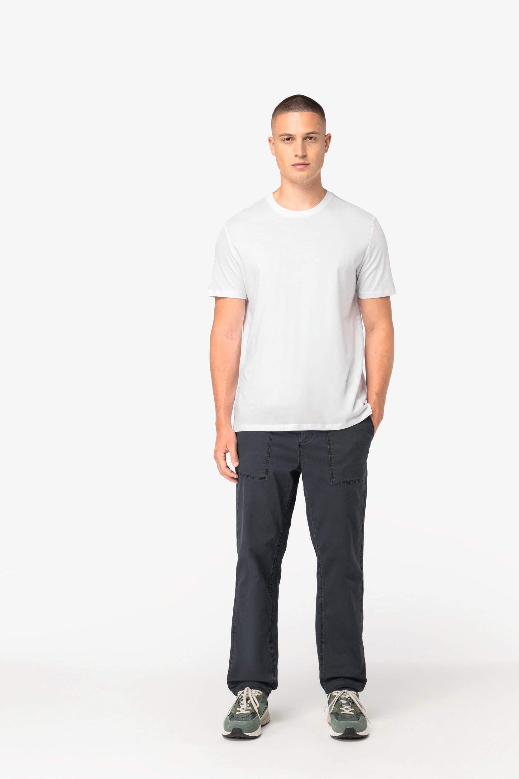 Calças utility eco-responsáveis com aspecto lavado de homem