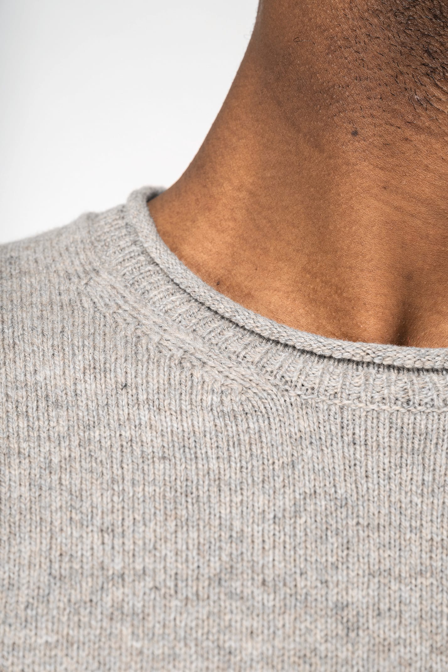 Pull en laine porté par un homme