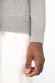 Pull en laine porté par un homme