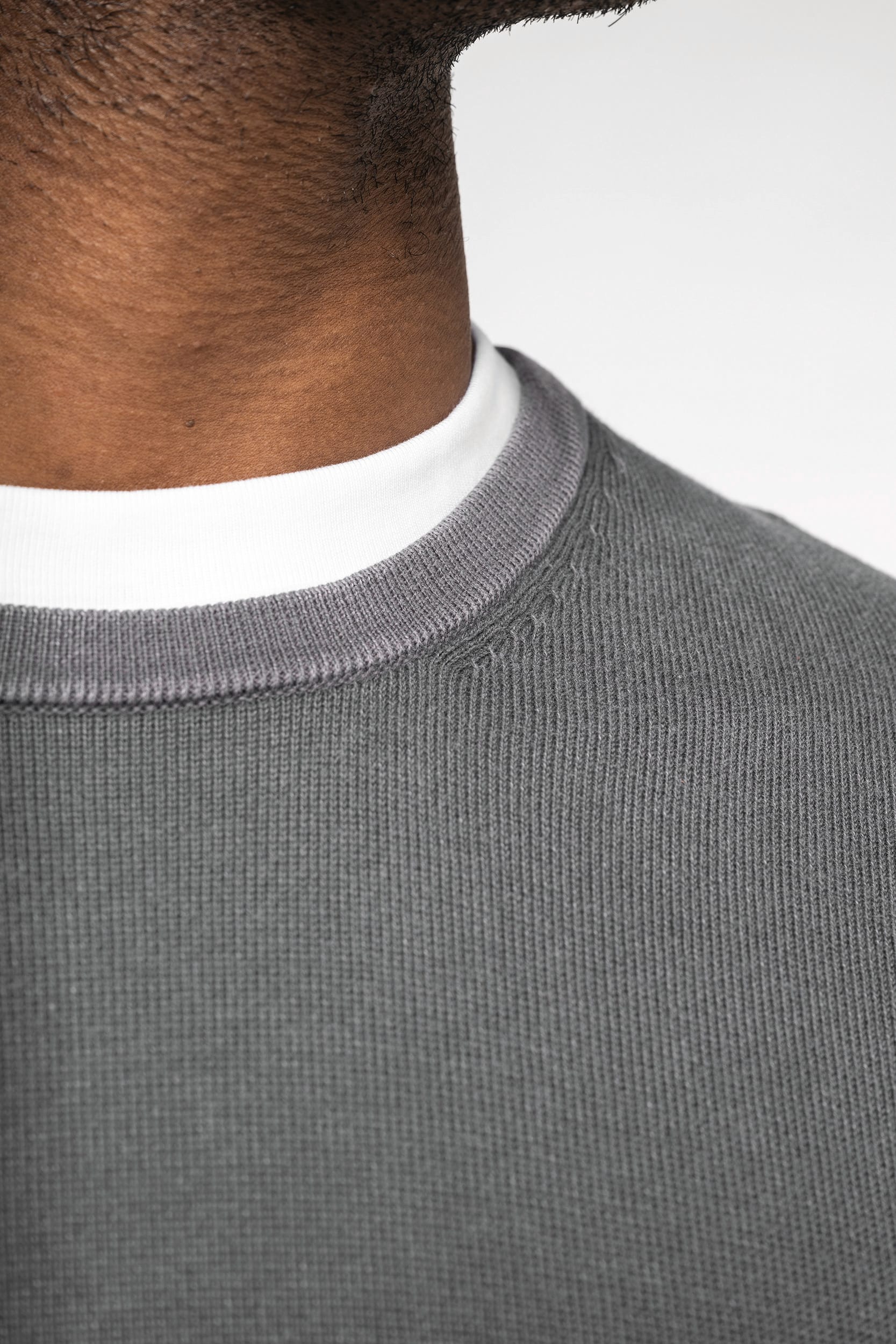 Camisola eco-responsável decote redondo com aspecto lavado de homem