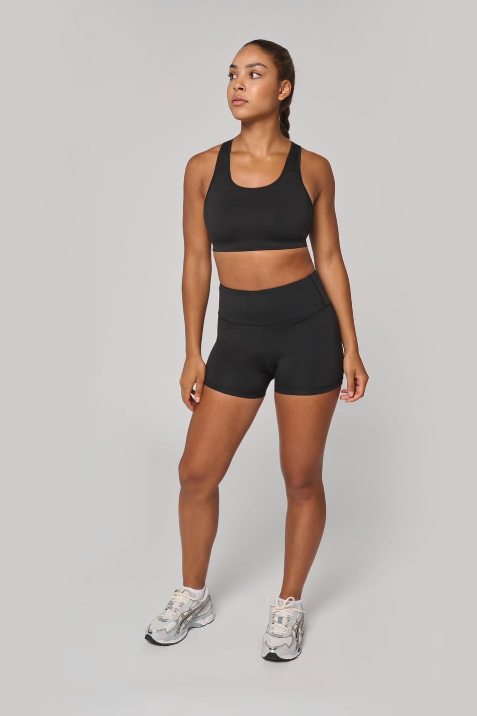 Brassière de sport porté par une femme