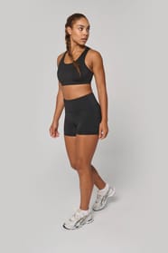 Brassière de sport porté par une femme