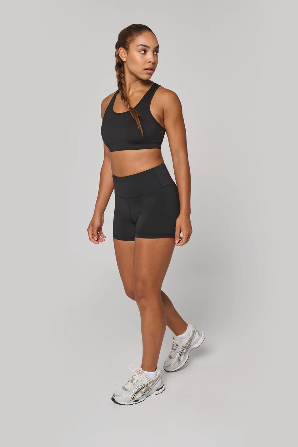 Brassière de sport porté par une femme