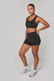 Brassière de sport porté par une femme