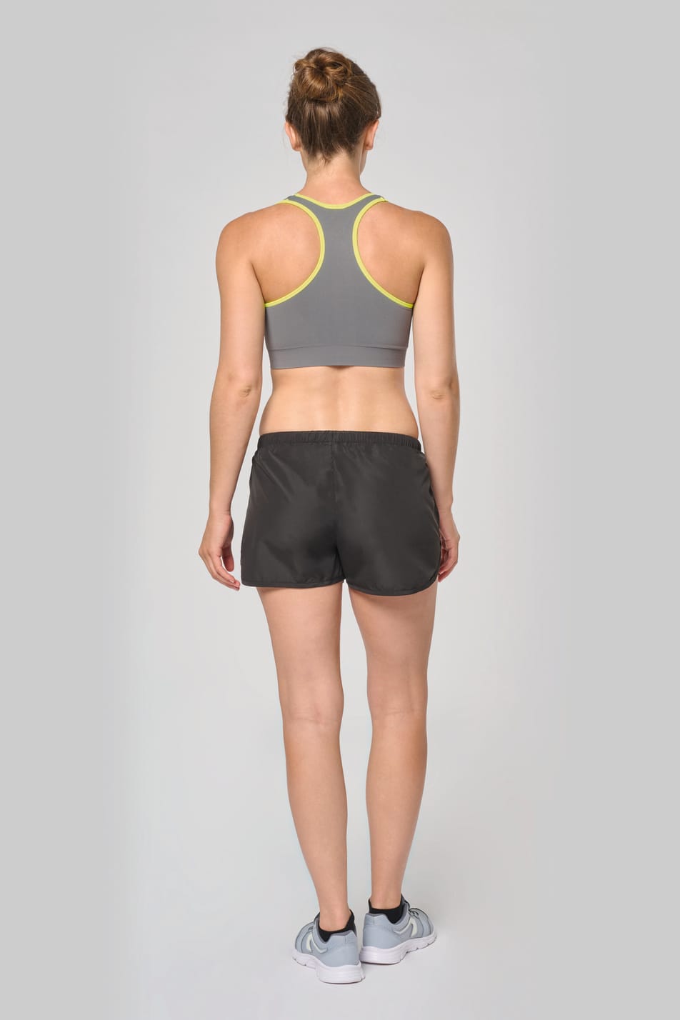 Valentine porte un short de running 