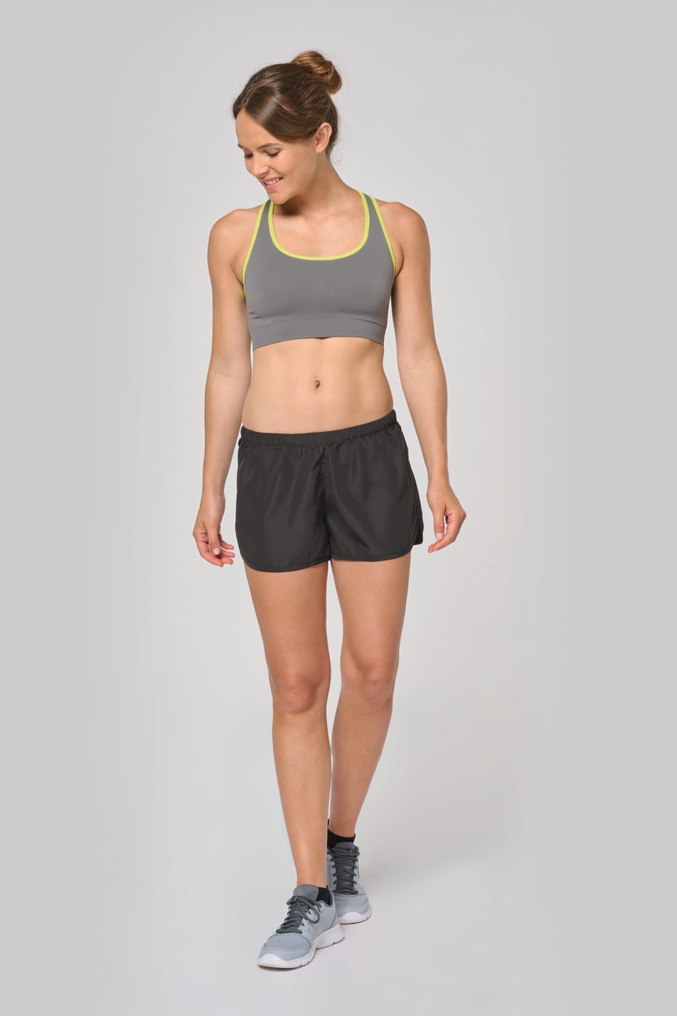 Valentine porte un short de running 