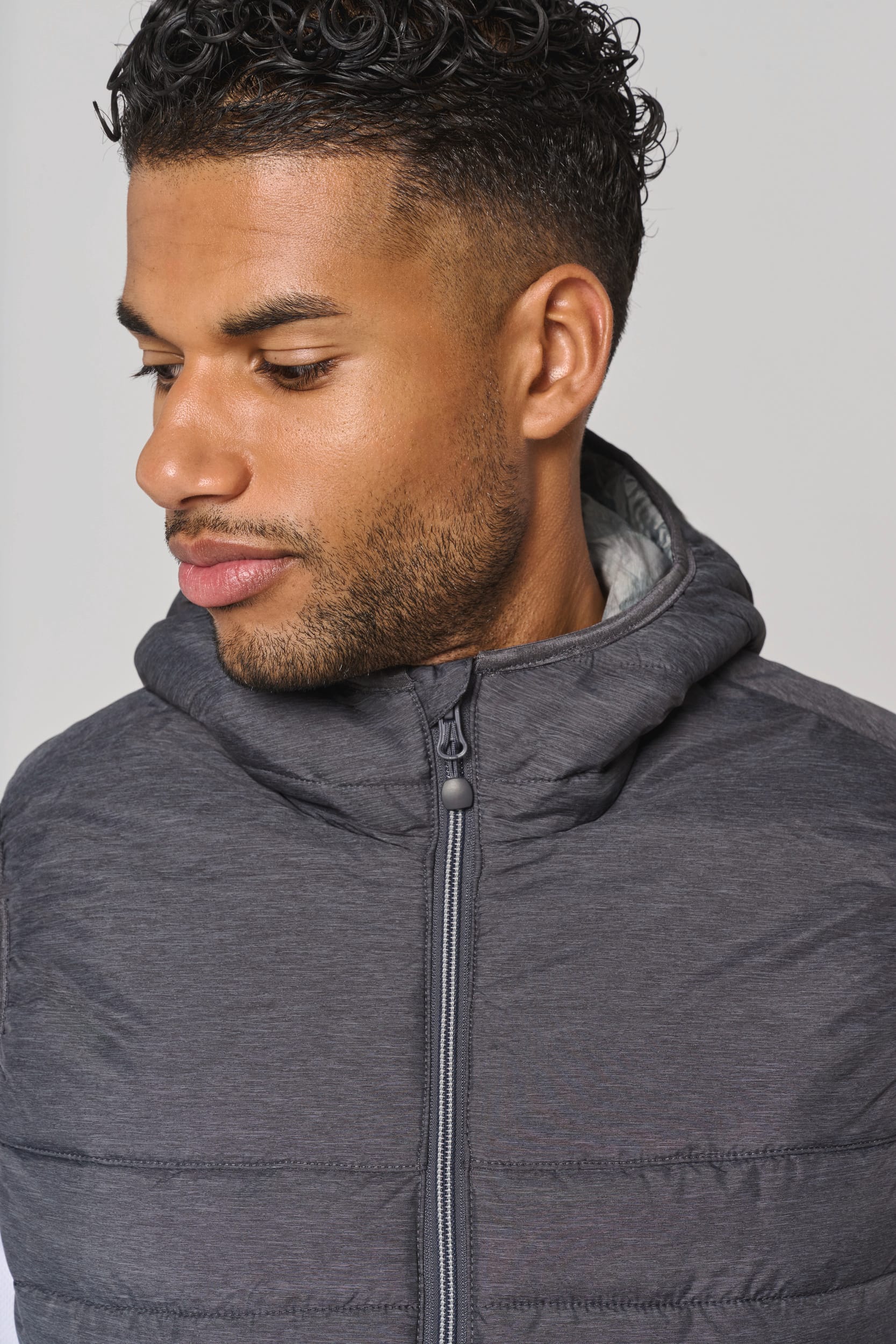 Colete com capuz de adulto