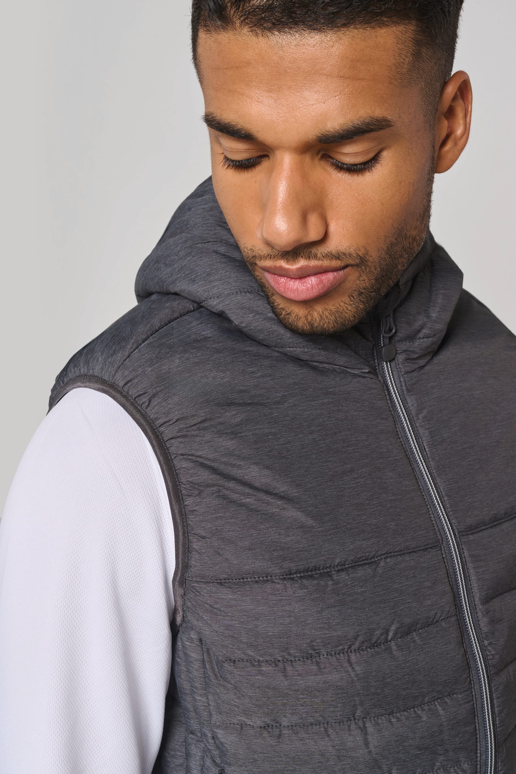 Colete com capuz de adulto