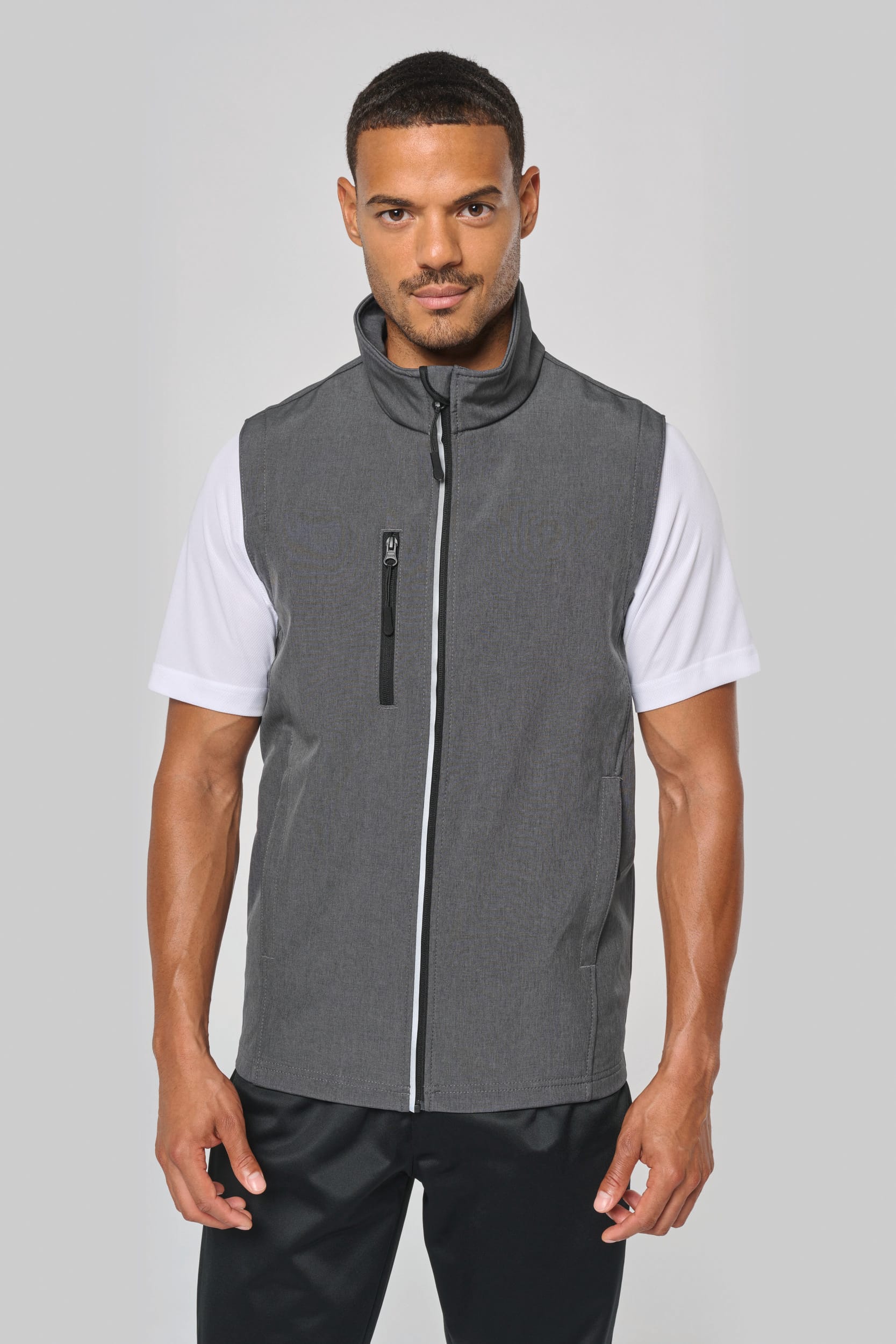 Casaco softshell com mangas amovíveis