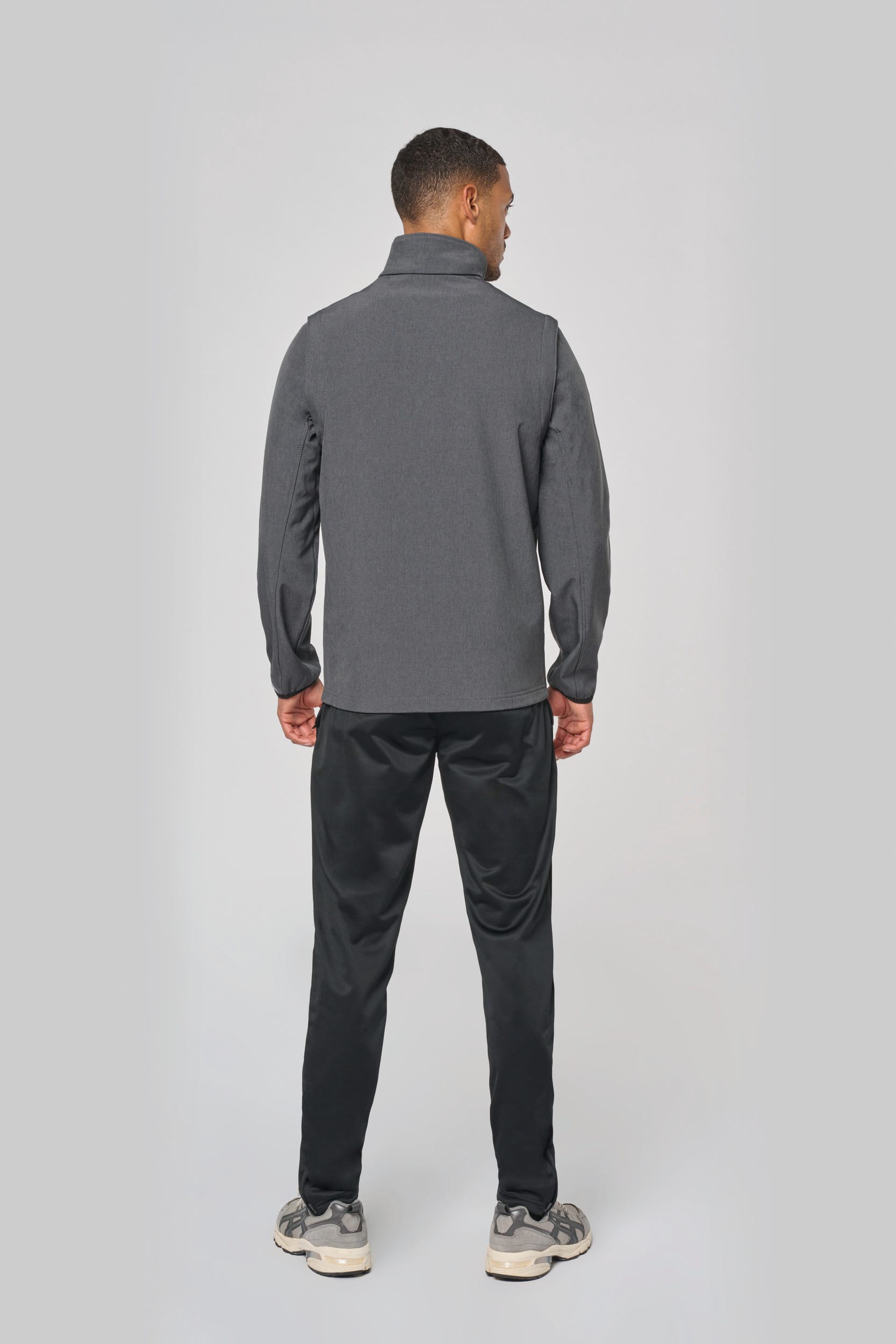 Casaco softshell com mangas amovíveis