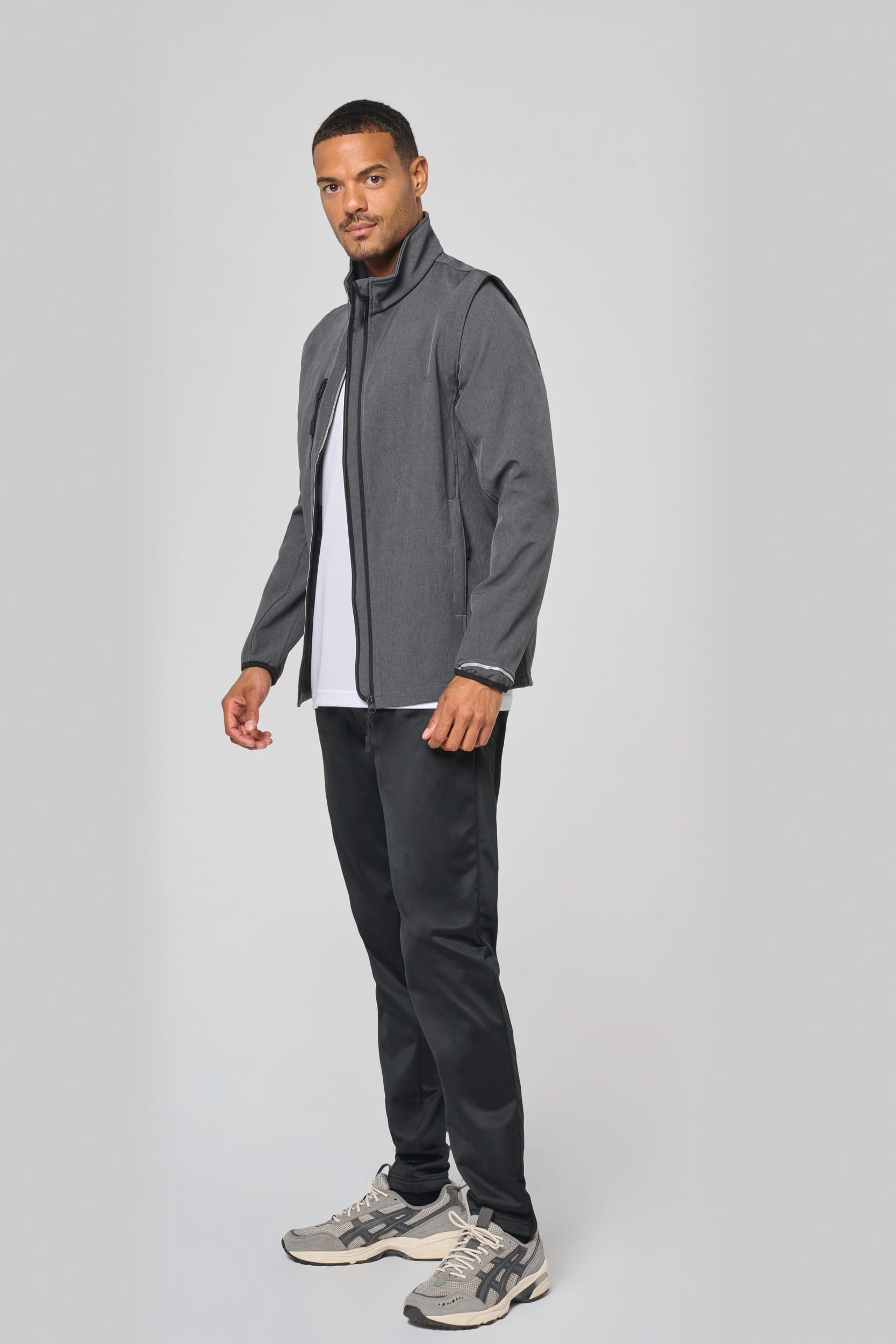 Casaco softshell com mangas amovíveis