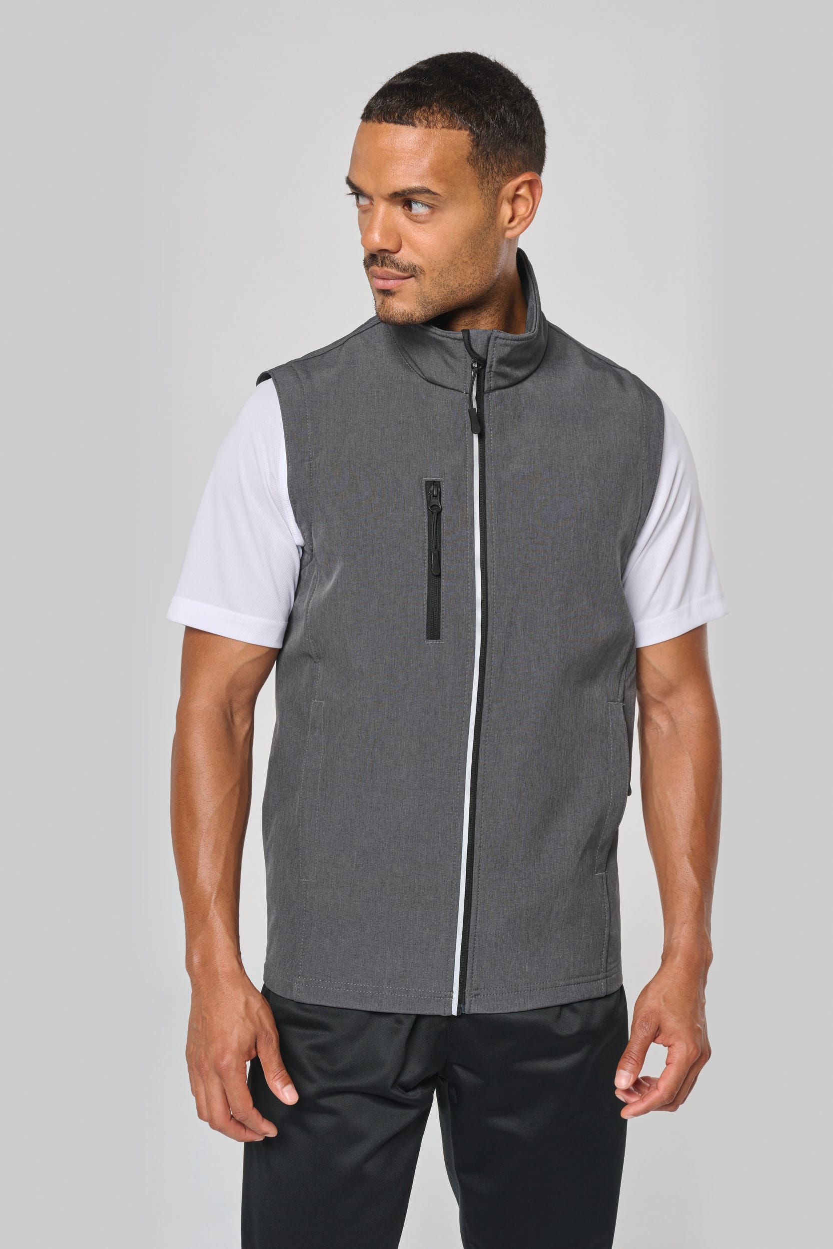 Casaco softshell com mangas amovíveis