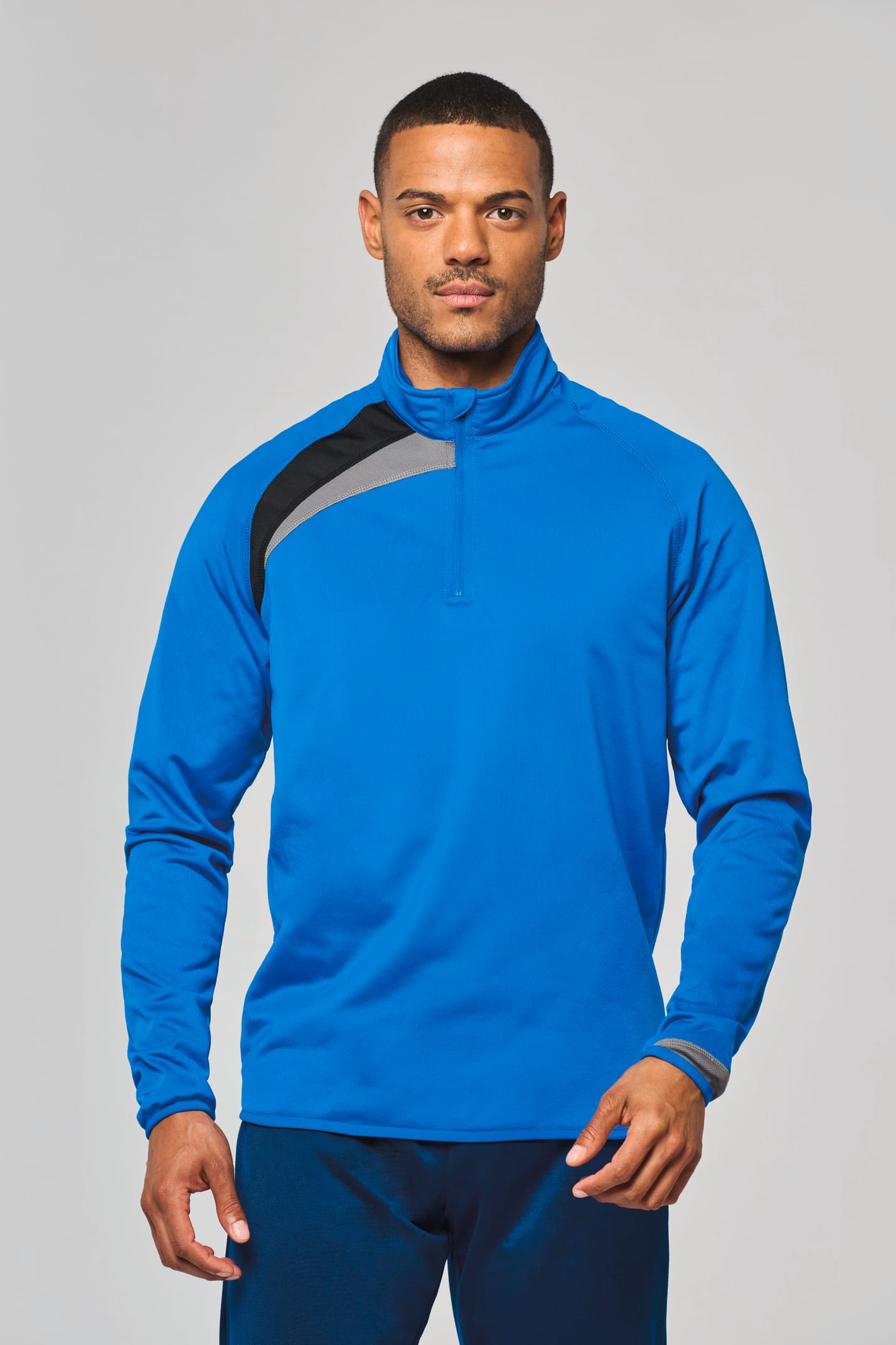 Sweat d'entraînement porté par un homme