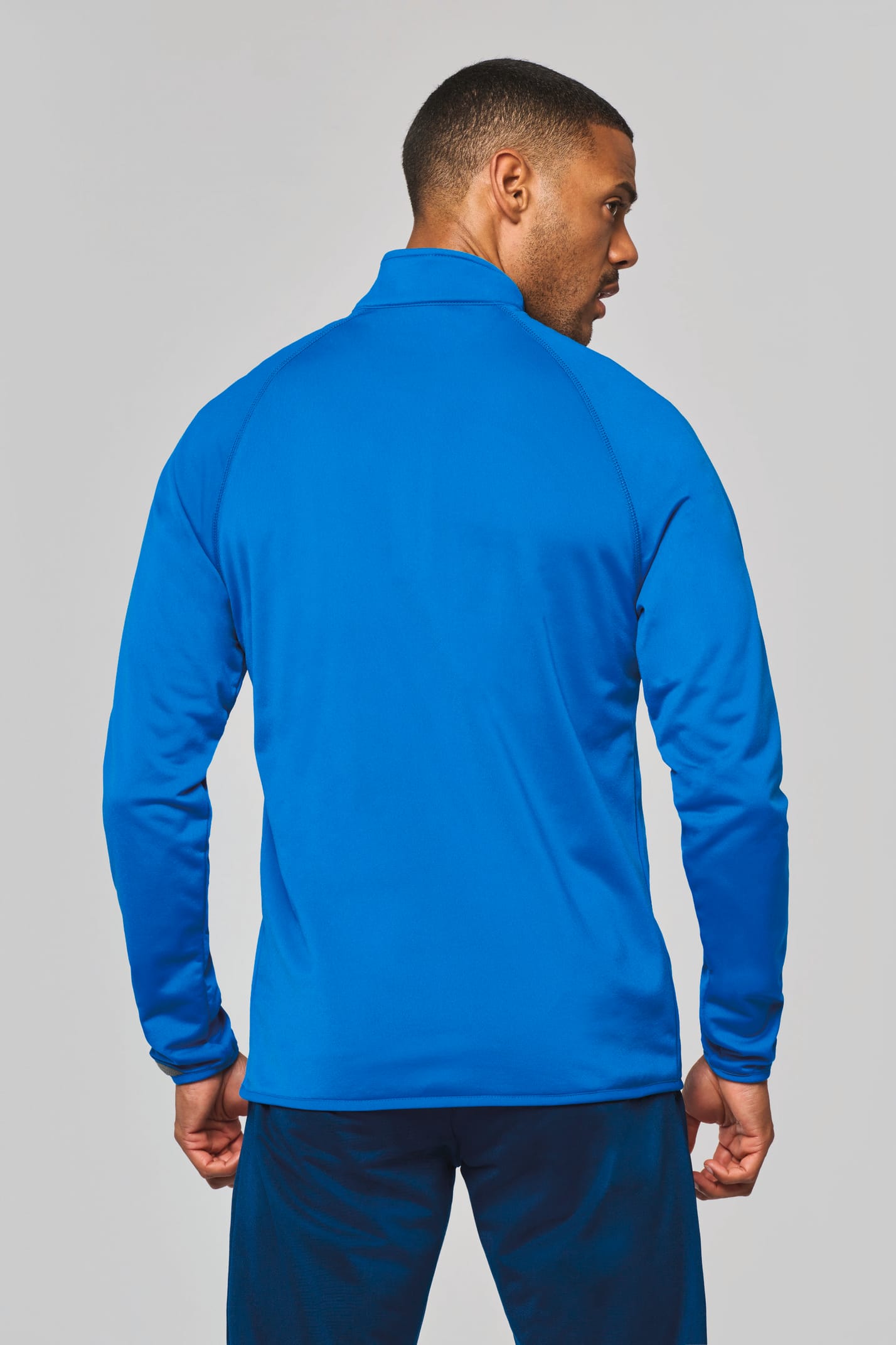 Sweat d'entraînement porté par un homme