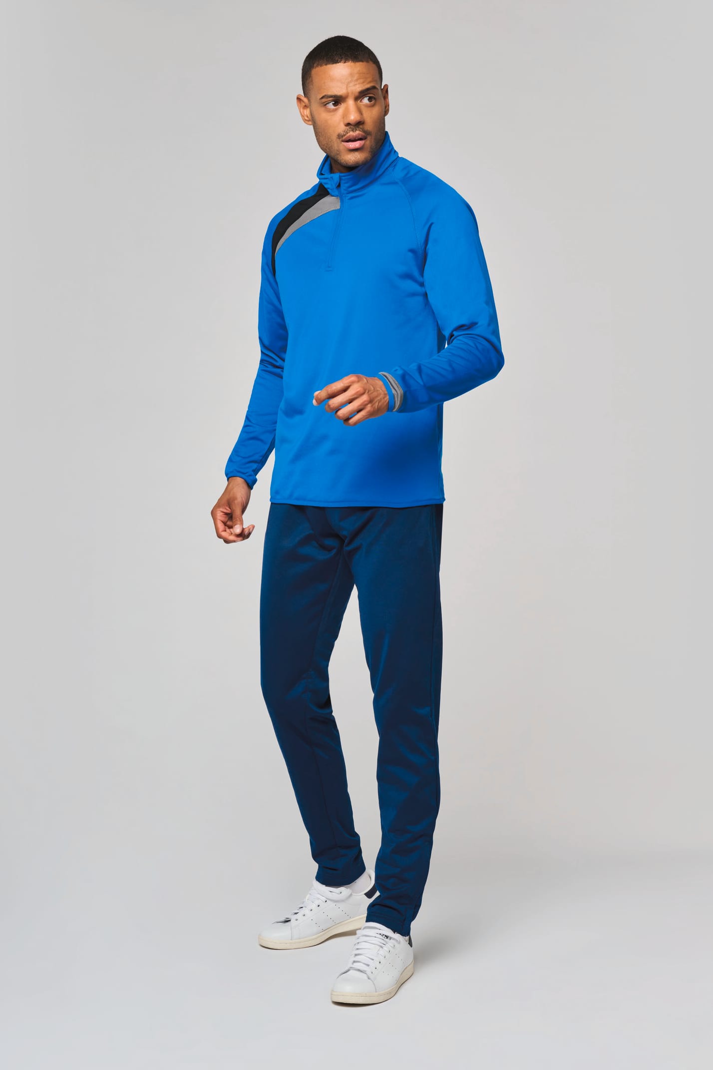 Sweat d'entraînement porté par un homme