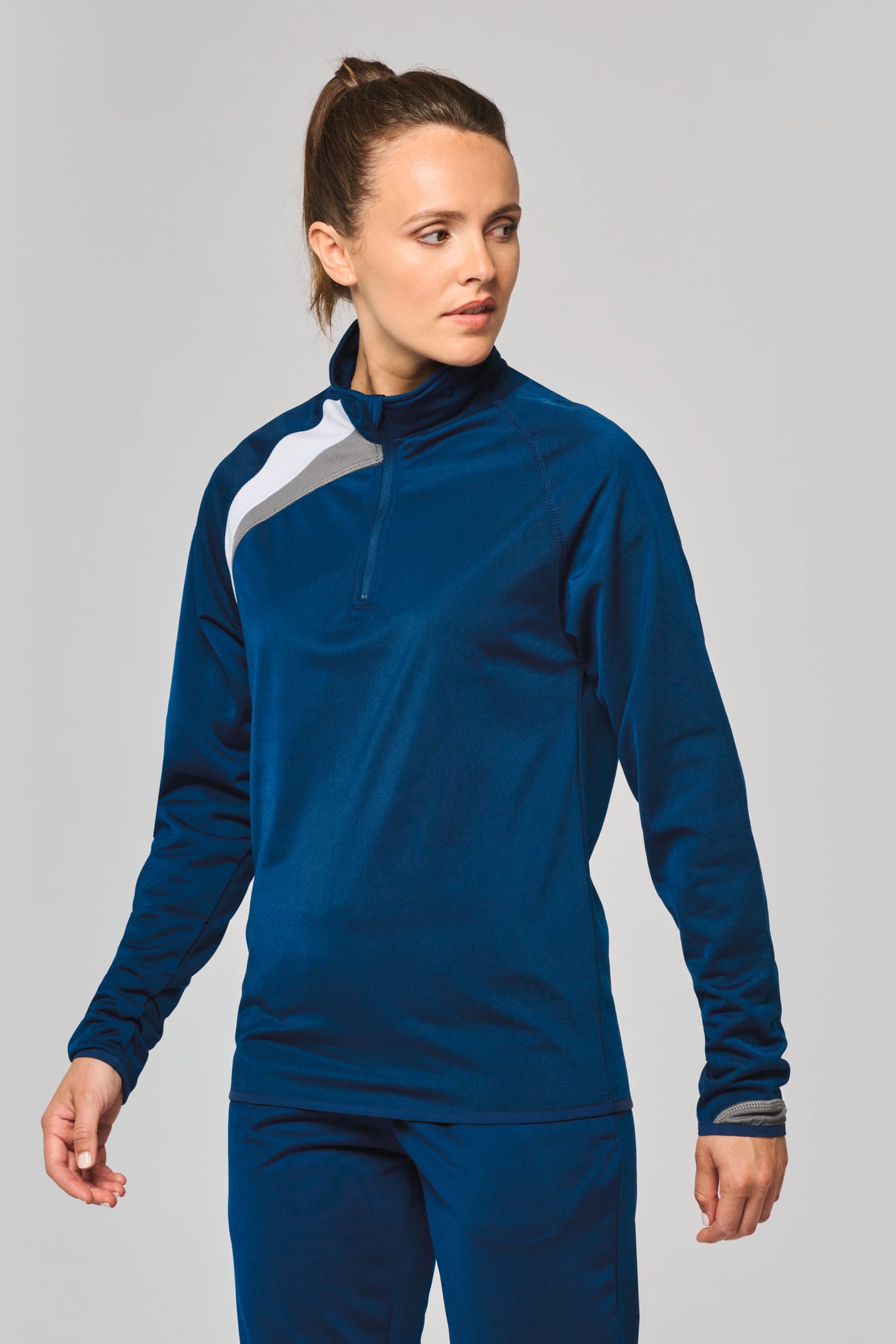 Sweat d'entraînement porté par un femme