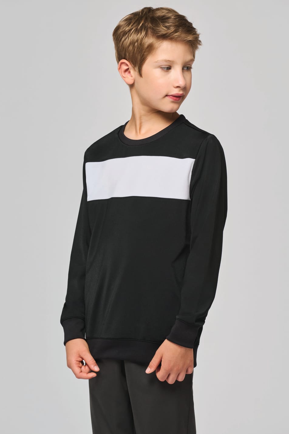 Sweat-shirt porté par un homme