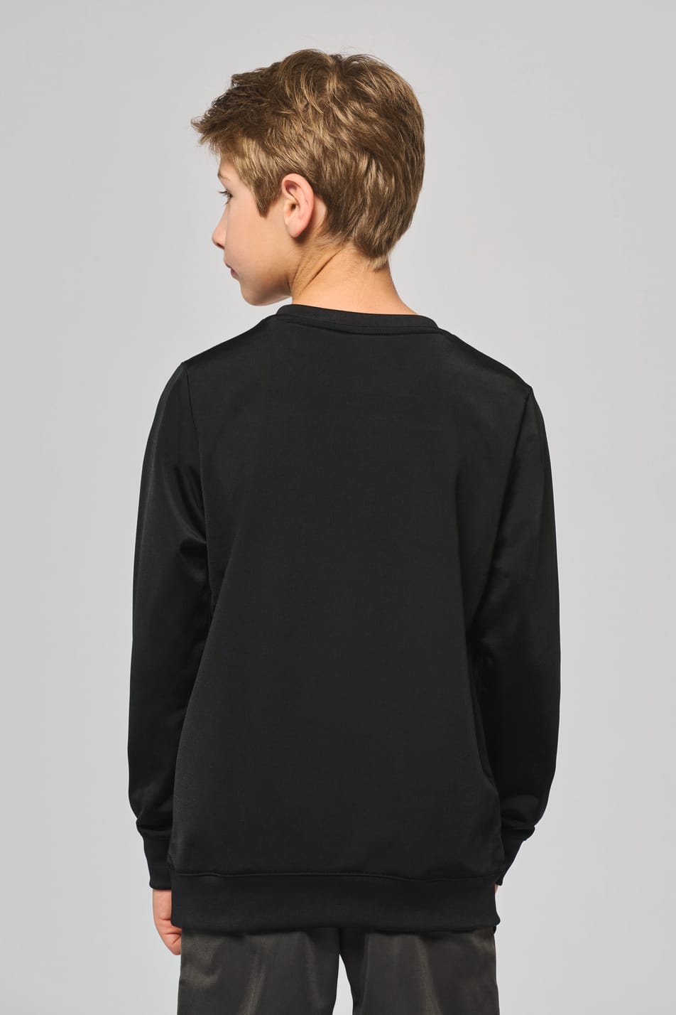 Sweat-shirt porté par un homme