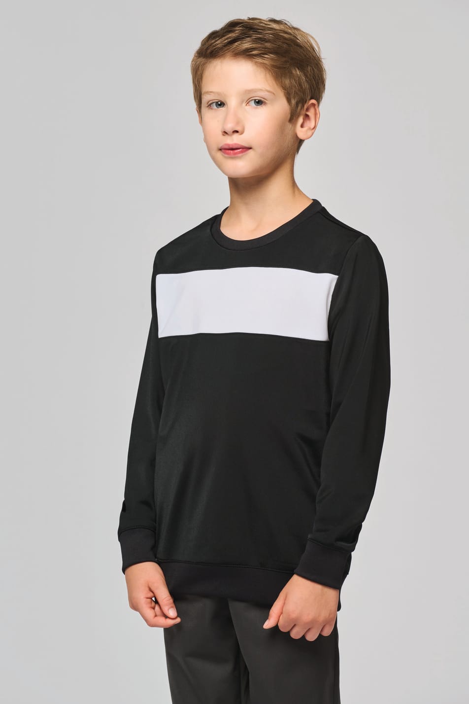 Sweat-shirt porté par un homme