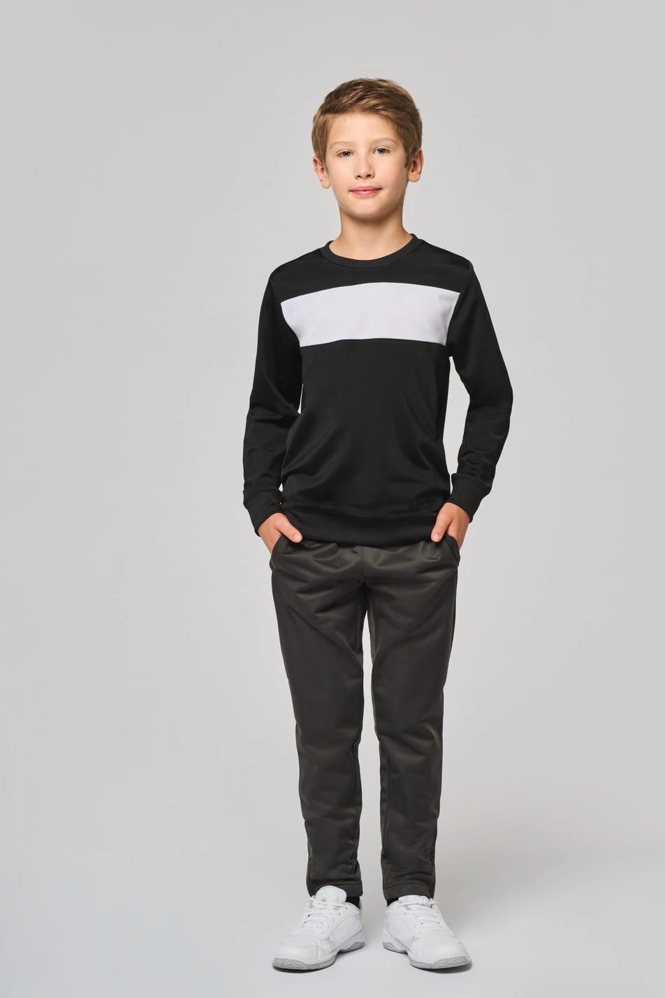 Sweat-shirt porté par un homme