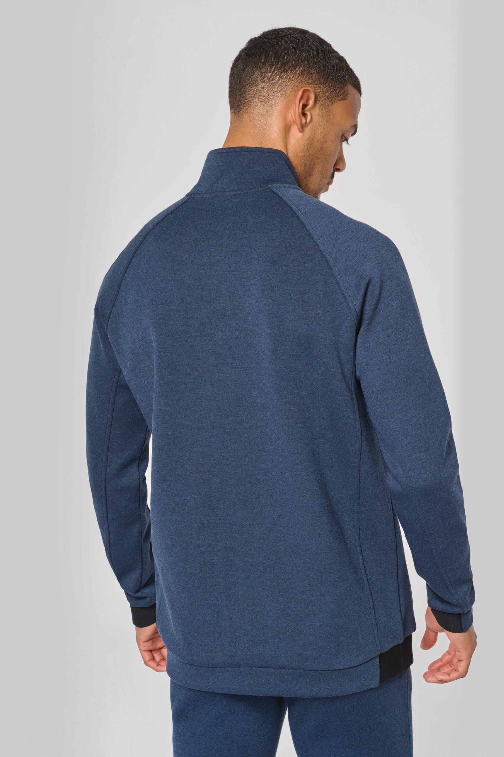 Casaco com gola subida