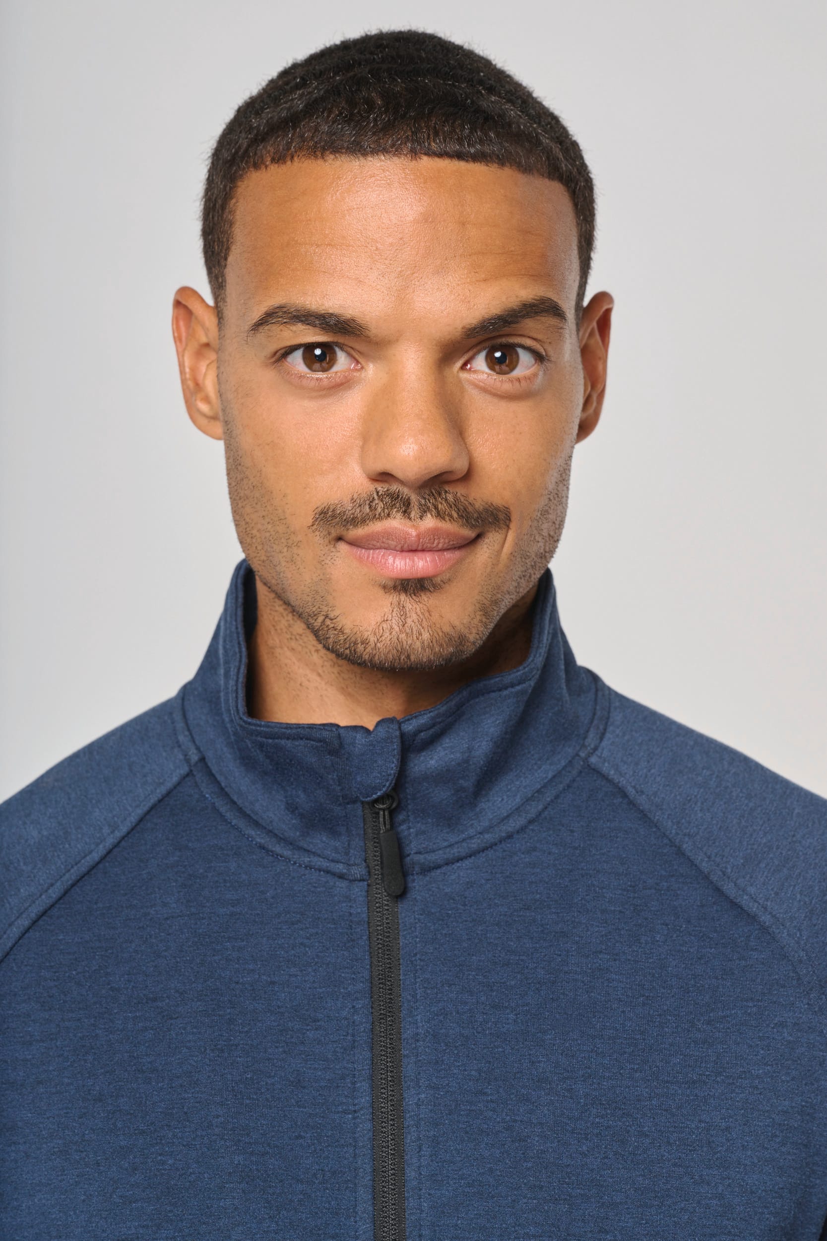 Casaco com gola subida