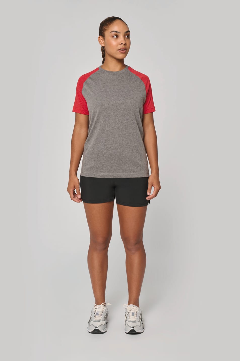 T-shirt triblend bicolore sport manches courtes porté par une femme