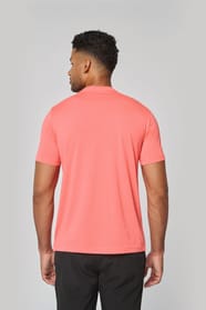 T-shirt triblend sport portépar un homme