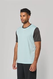 Maillot manches courtes bicolore porté par un homme