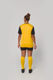 Maillot manches courtes bicolore porté par une femme