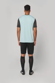 Maillot manches courtes bicolore porté par un homme