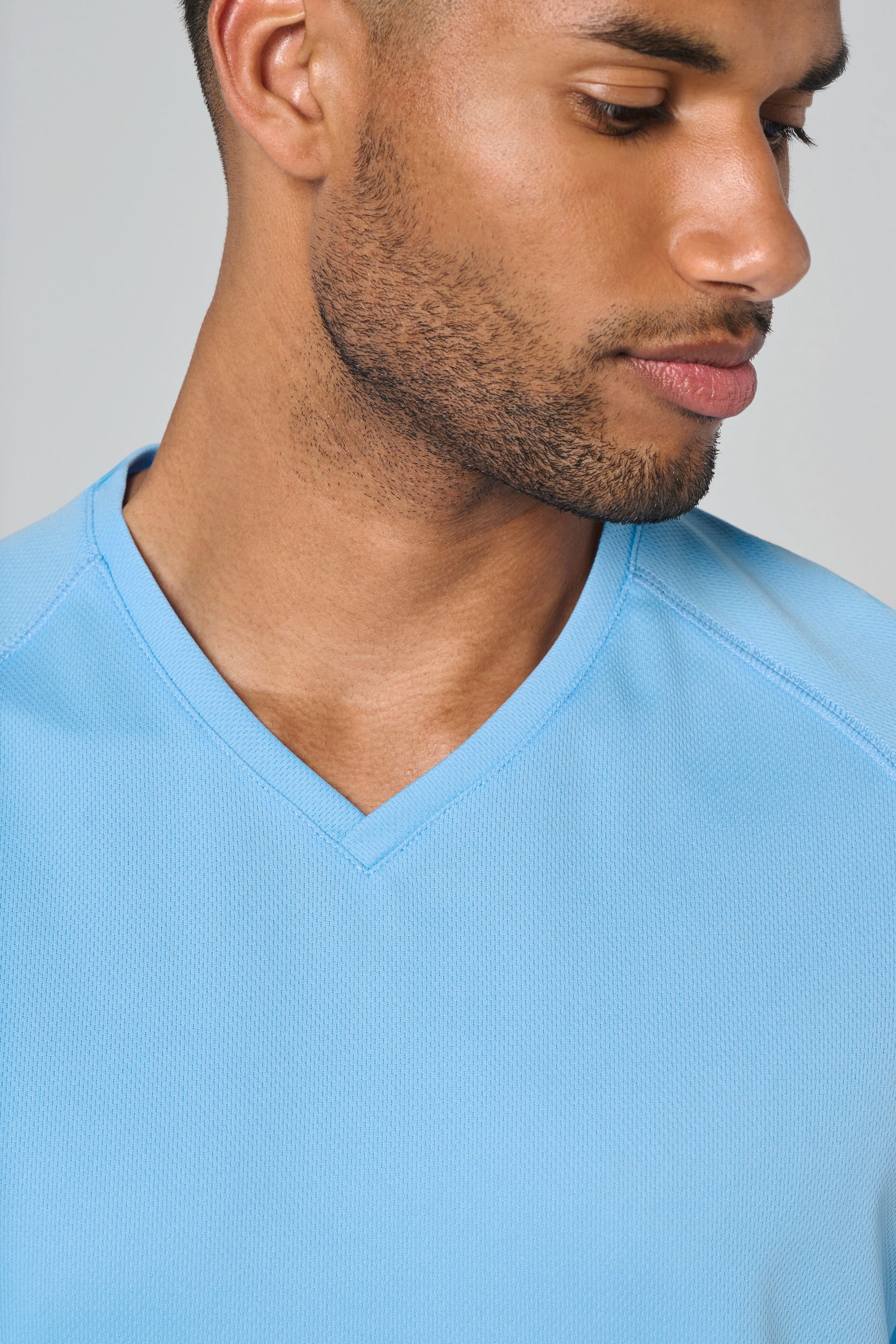 T-shirt de sport manches courtes col v homme - Image 4