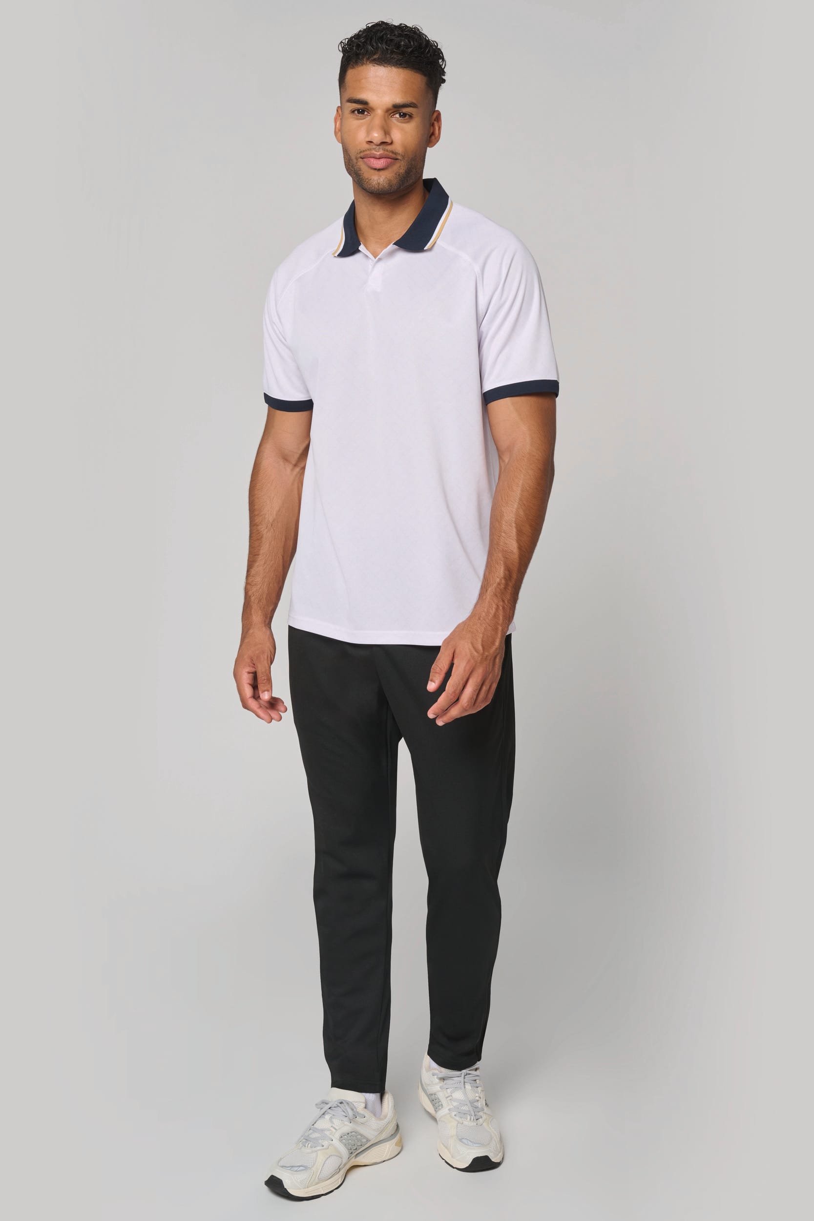 T-shirt lifestyle com colarinho tipo polo unissexo