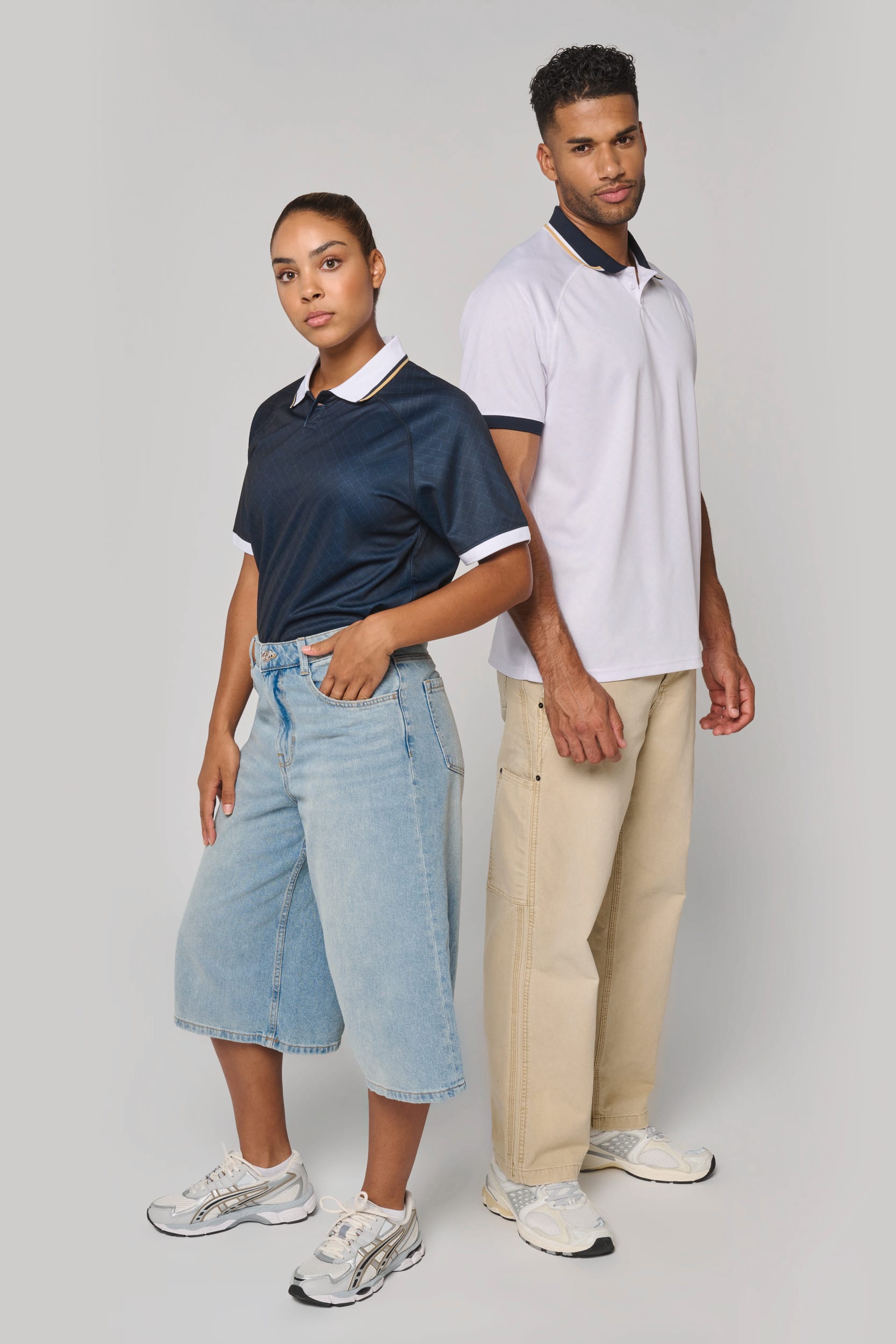 T-shirt lifestyle com colarinho tipo polo unissexo