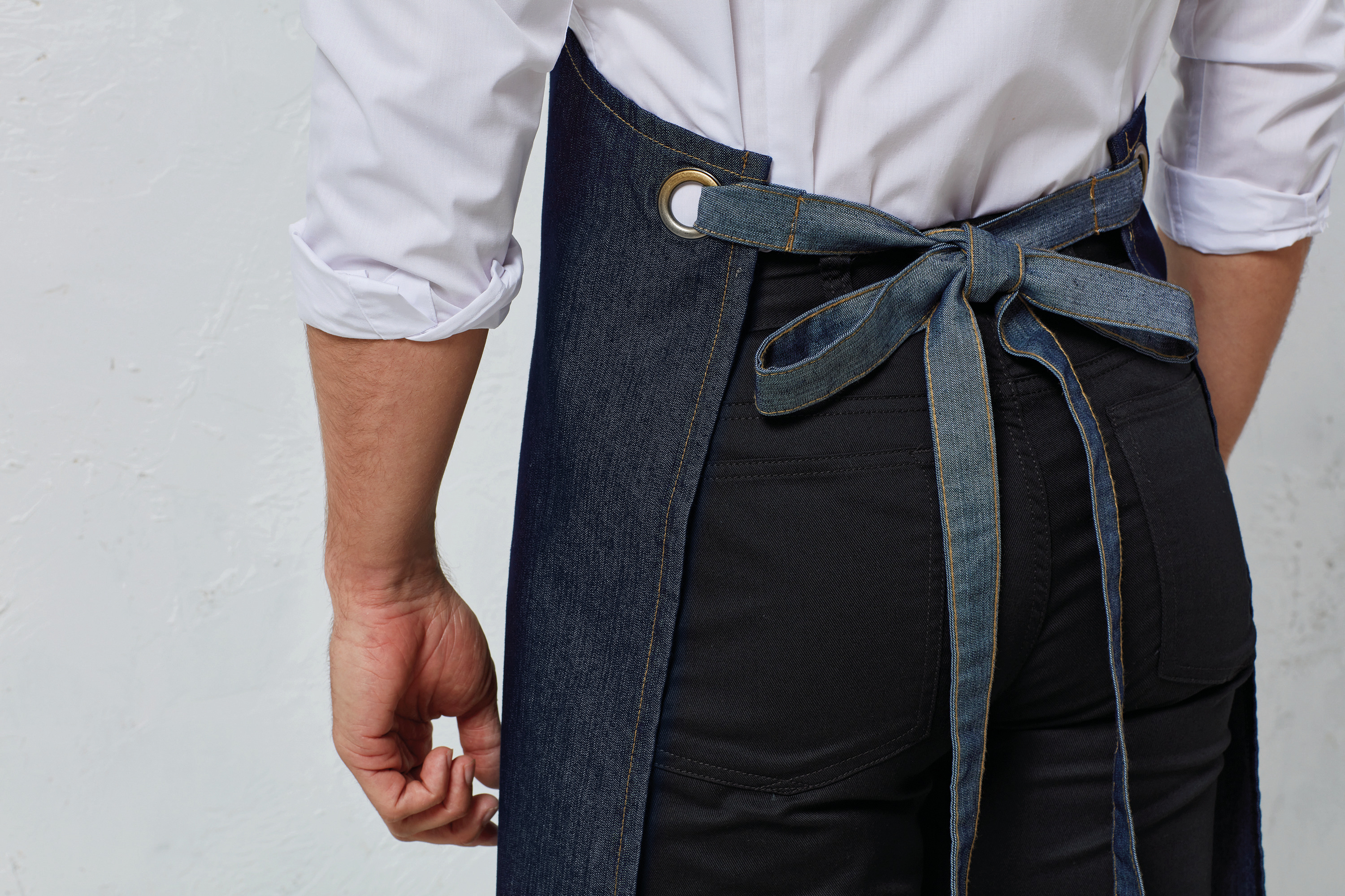 Domain - Contrast denim halterschort