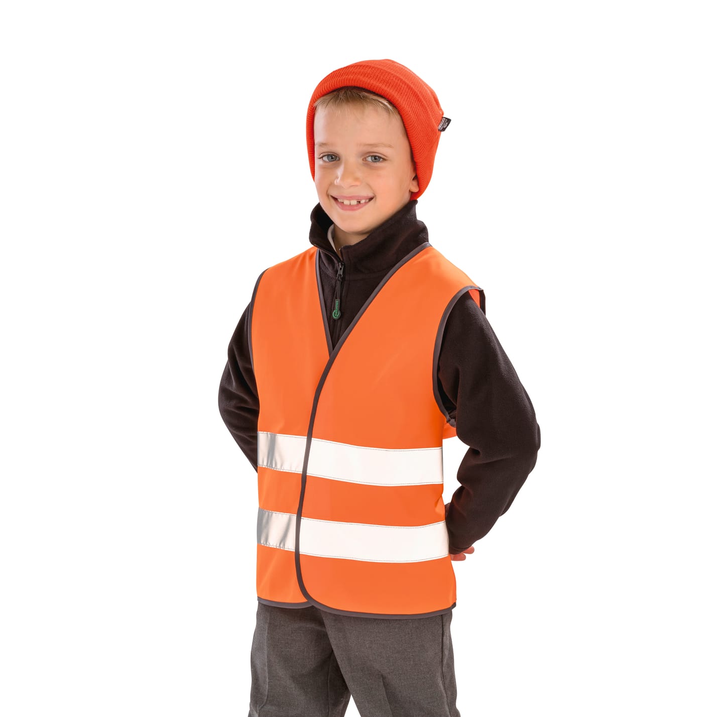 gilet de sécurité haute visibilité orange fluo avec bandes réfléchissantes porté par un enfant garçon
