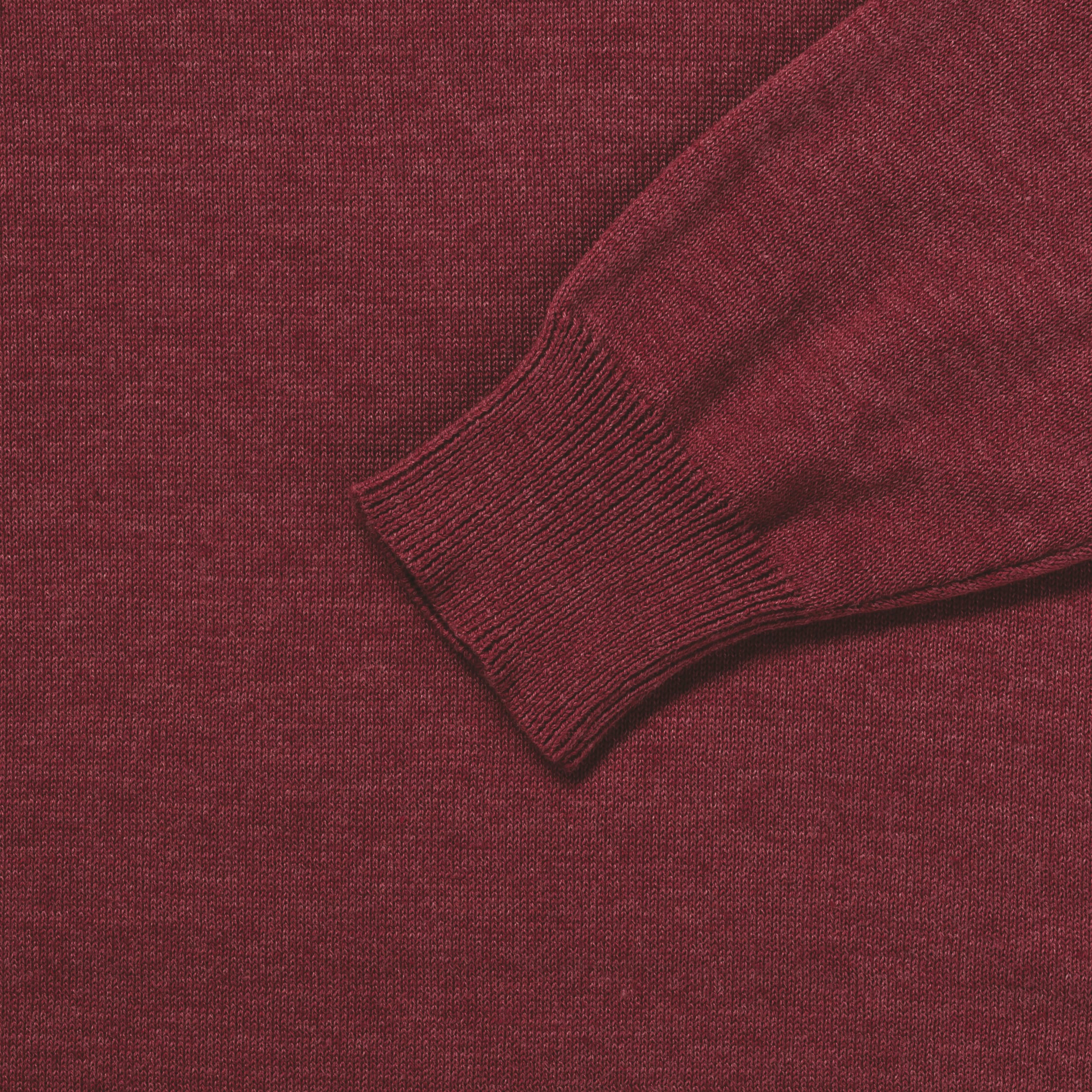 Pullover de homem com decote em V