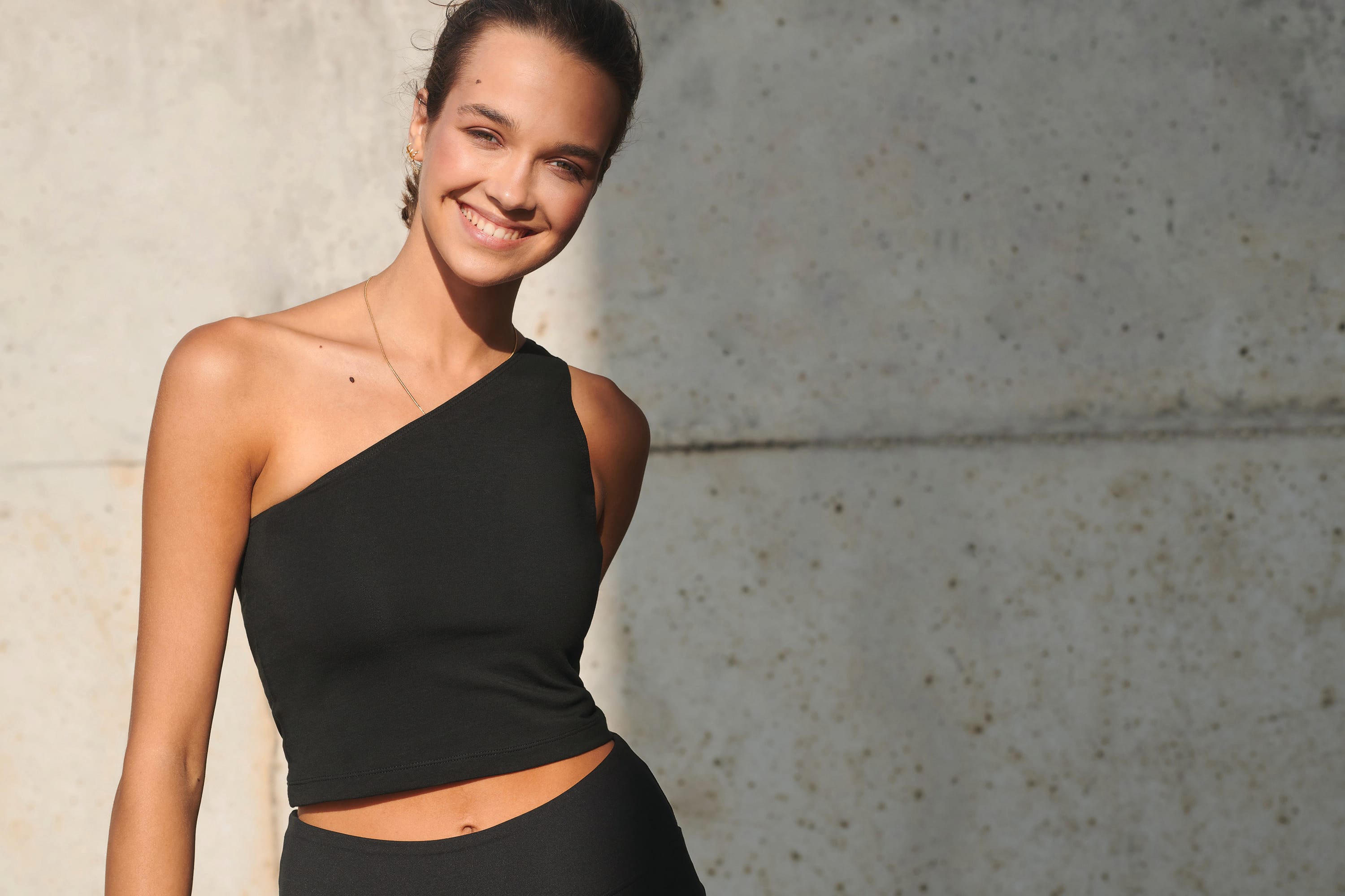 Haut asymétrique pour femme - Image 2