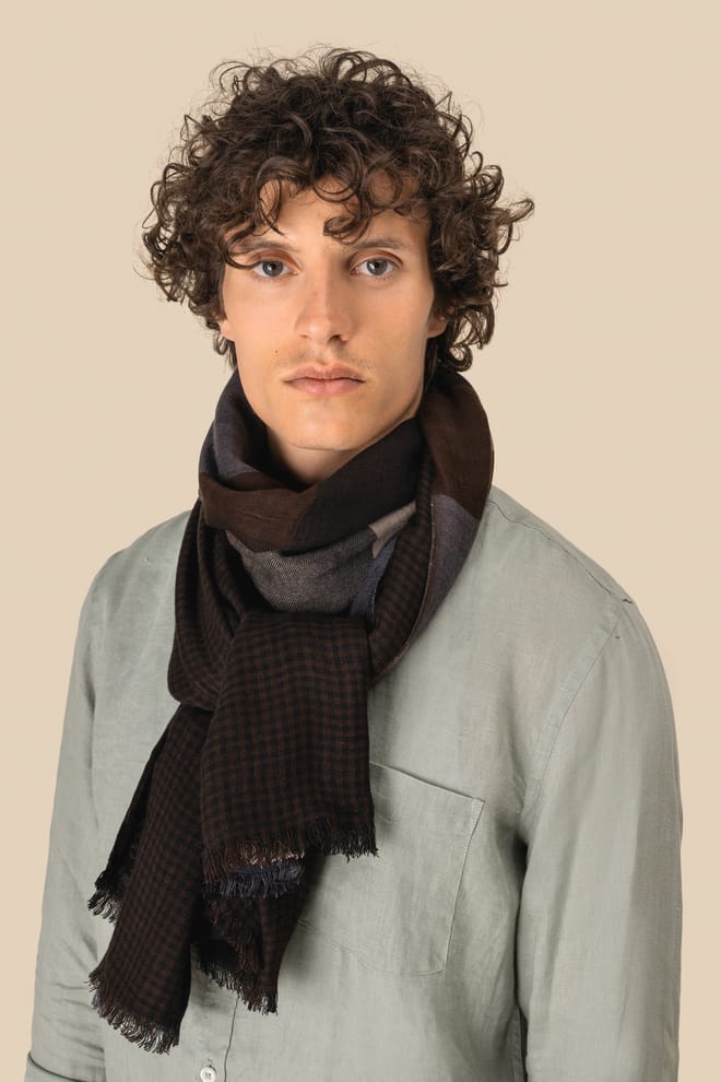 Unisex reversible scarf