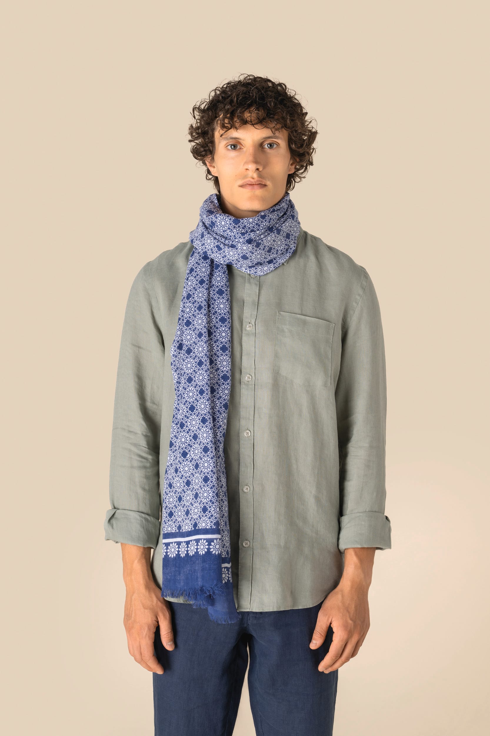 Echarpe com padrão floral unissexo