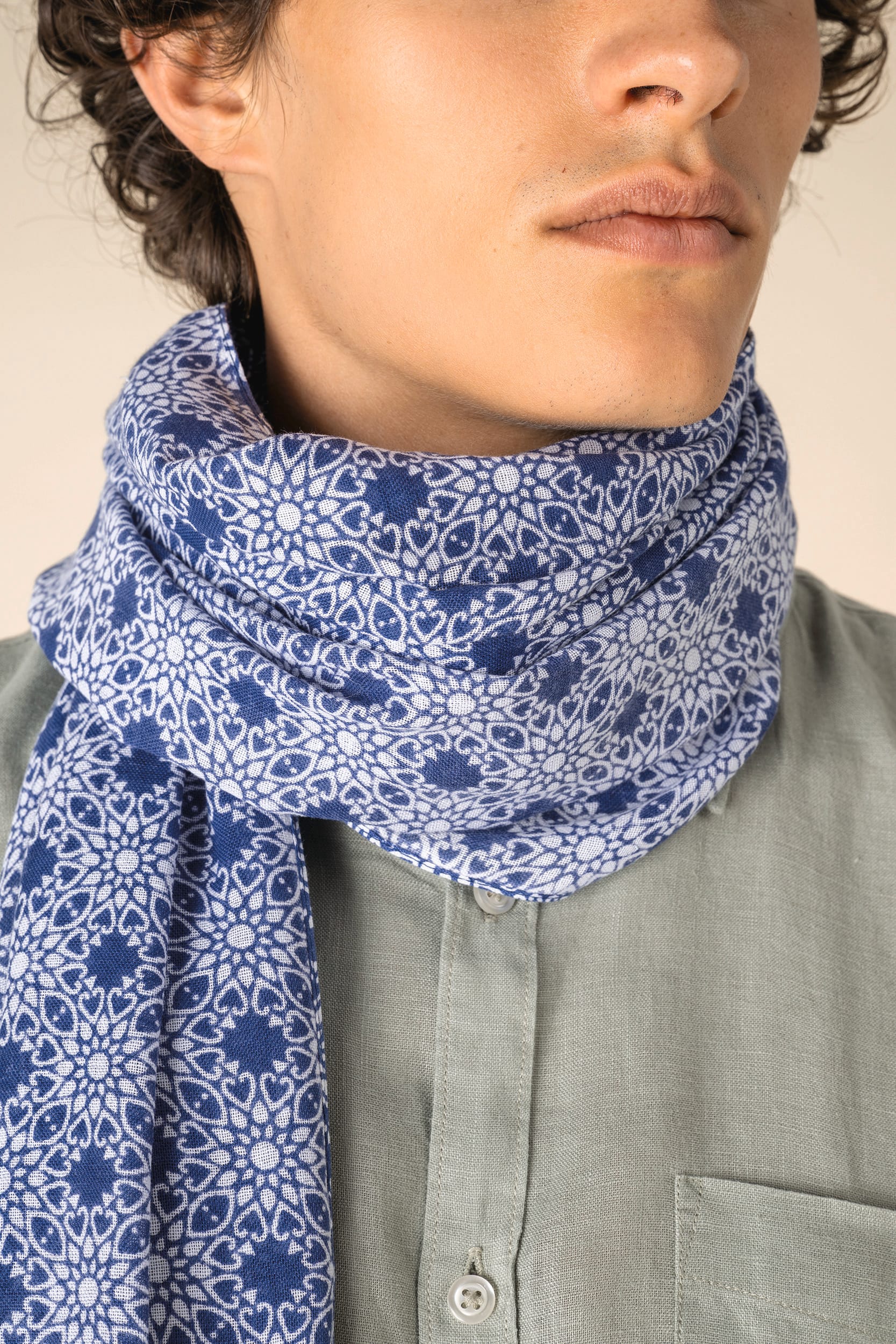 Echarpe com padrão floral unissexo